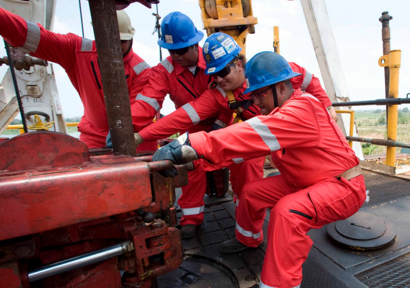 Industrail Workers And Engineers Petroleum Industry Natural Gas Oil Platform Field PNG