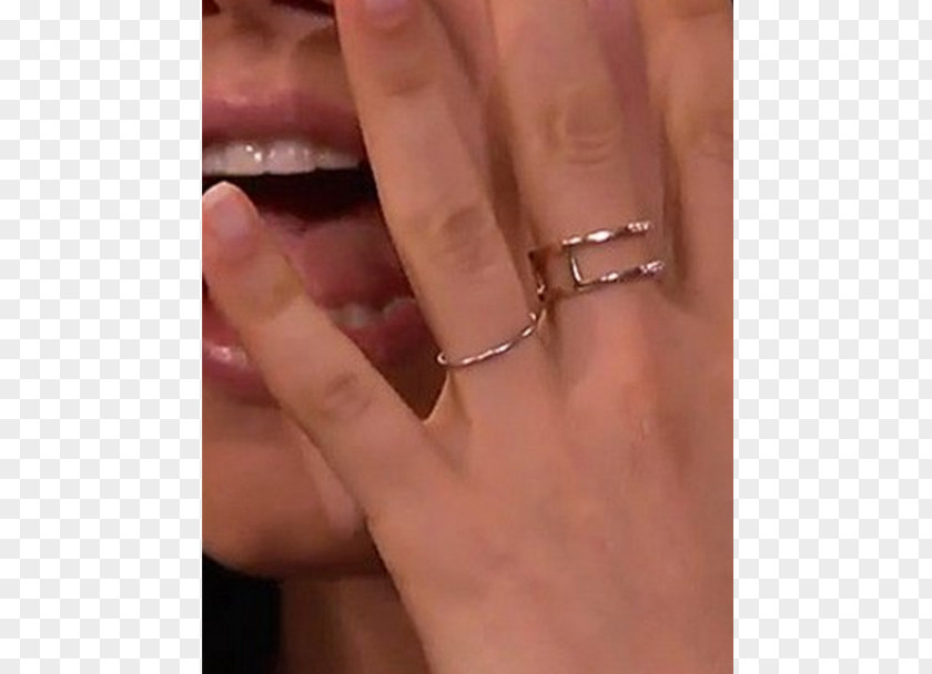 Mila Kunis Wedding Ring Hollywood Ukraine Nail PNG