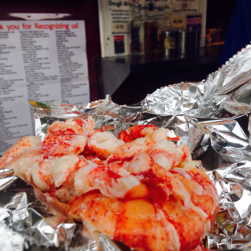 Lobster Red's Eats Roll Wiscasset Street Food PNG