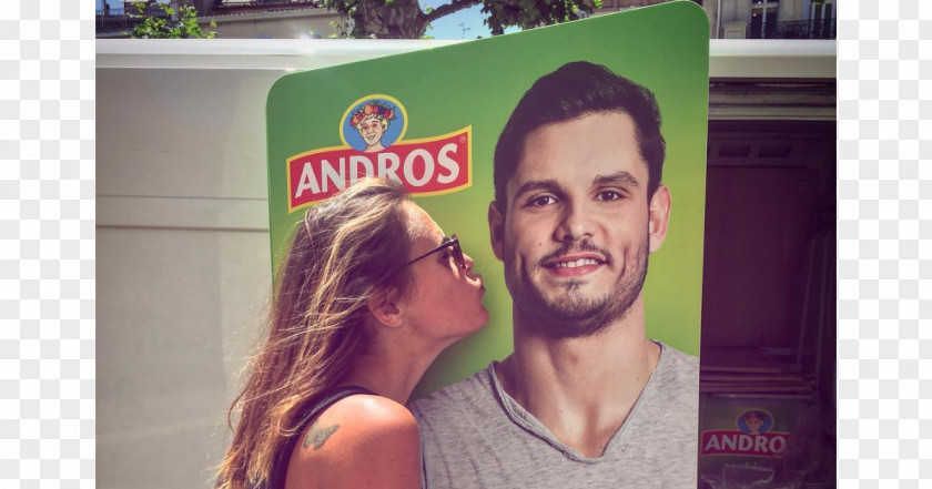 Florent Manaudou Selfie Globe Groupe Facebook Milka Daim PNG